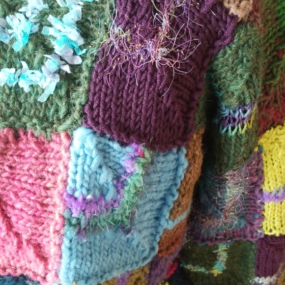 Handknit wool plus other fibers sweater - Picture 5 of 5